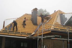 Ruff & Rohlfs - Dachdecker bei der Arbeit